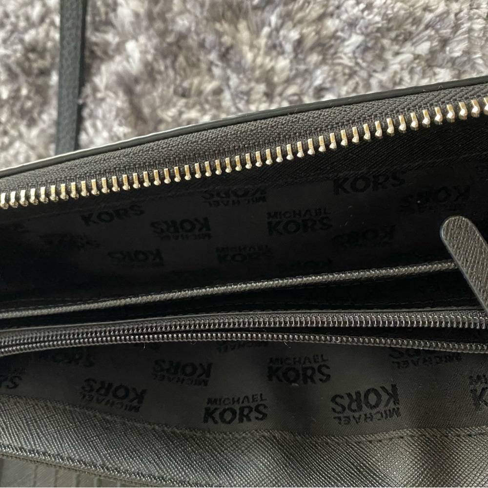 Michael Kors black wristlet - Picture 5 of 7